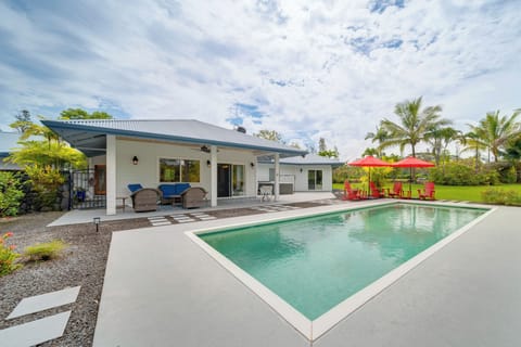 Keaau Vacation Rental | 4BR | 3BA | 1 Step Required | 2,200 Sq Ft