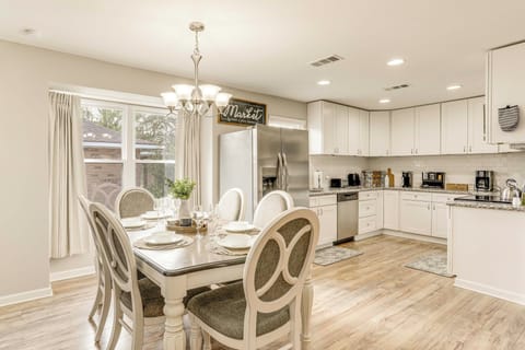 Kitchen & Dining Area | Open Floor Plan