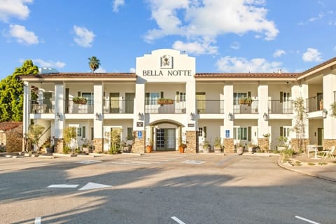 Prime Santa Cruz coastal location with charming curb appeal.