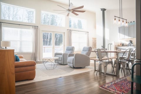 Welcome to the Humble Abodie, your modern escape in the heart of Sterling.