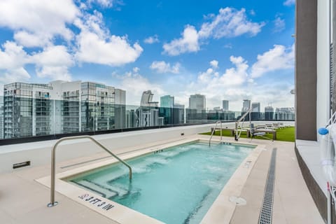 Brand New Downtown Condo on the 17th Floor w/ Free Parking (8762)
