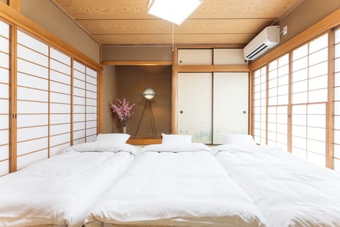 Comfort House, 2 Bedrooms, Courtyard View | Free WiFi, bed sheets