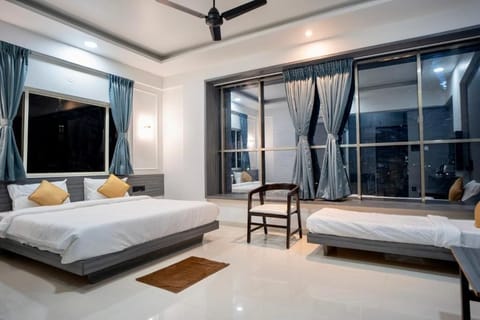 Executive Room, City View | In-room safe, desk, soundproofing, free WiFi
