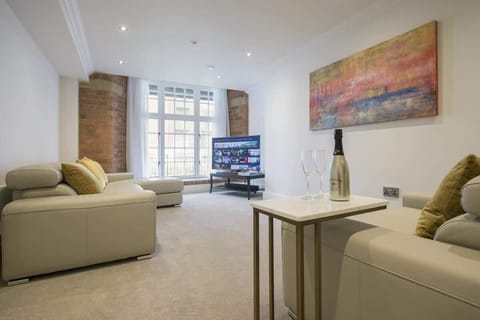 Living Room / Lounge