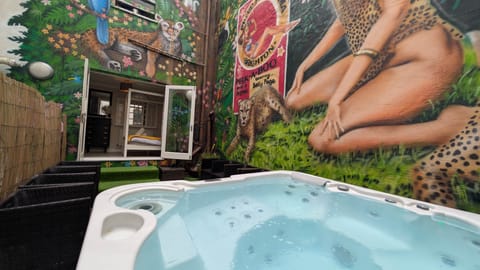 Brighton Parlour with Hot Tub