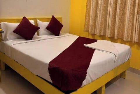 Deluxe Double Room, City View | In-room safe, desk, laptop workspace, free WiFi