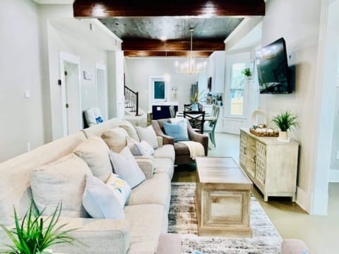 House, Multiple Beds, Patio, Garden View (Coastal Cove) | Living area
