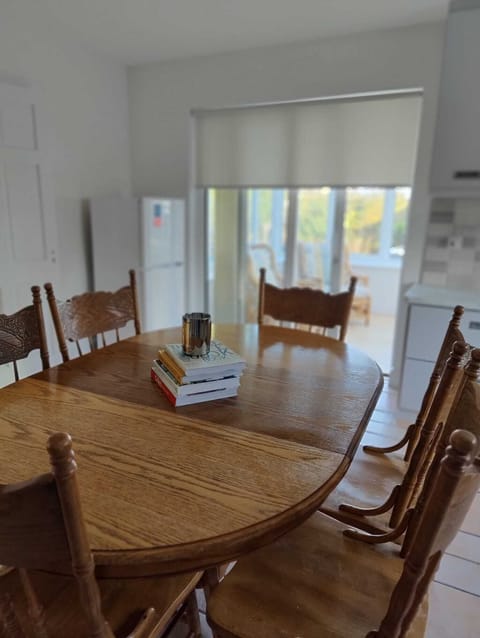 6 seater kitchen table.