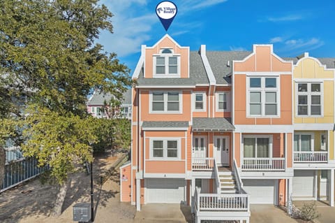 BB308A: Just Peachy | Front Exterior