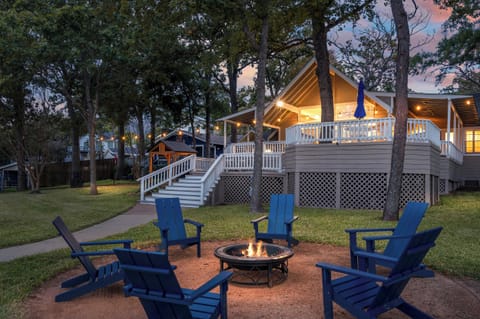 Enjoy entertaining around the fire pit!