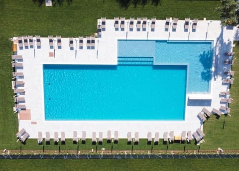 Seasonal outdoor pool, pool umbrellas, sun loungers