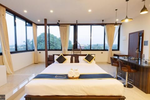 Presidential Suite | Laptop workspace, blackout drapes, free WiFi