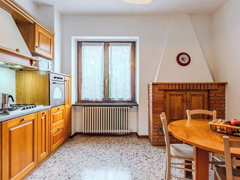 Interior Design, Flooring, Wood, Floor, Ceiling, Room, Home, Kitchen, Countertop, Apartment