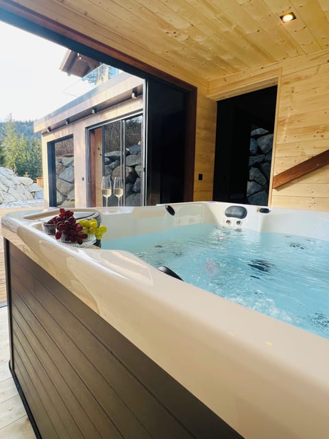 Indoor spa tub
