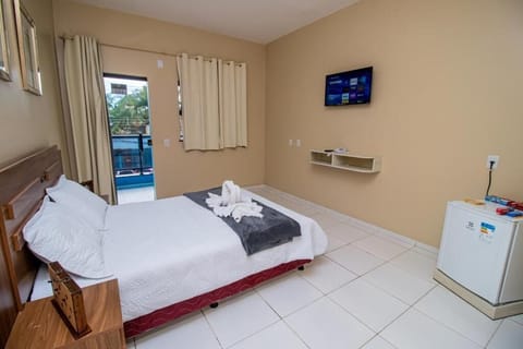 Suite | Laptop workspace, iron/ironing board, free WiFi