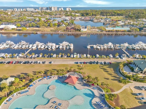 We are minutes from the North Tower pool and near the Intercoastal Waterway.