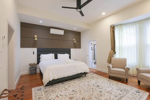 Spacious modern bedroom with king-size bed, Dupont circle near Washington DC

