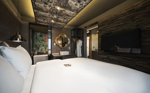 Free WiFi, bed sheets