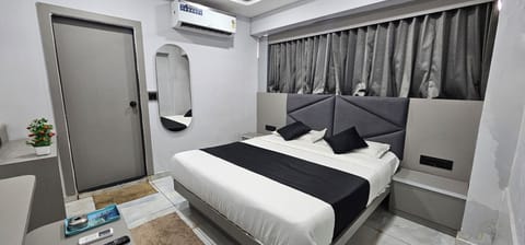 Deluxe Double Room, City View | Desk, laptop workspace, iron/ironing board, free WiFi