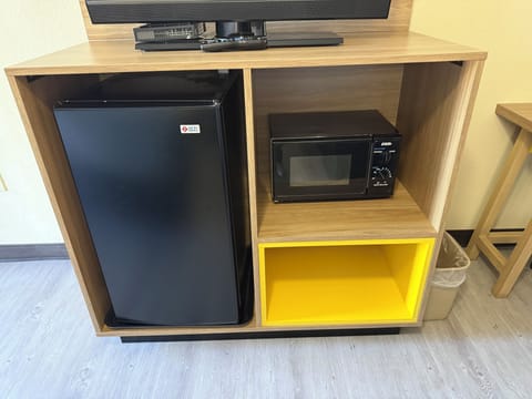 Standard Room, 2 Queen Beds, Smoking | Room amenity