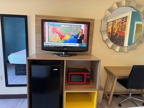 Standard Double Room, 2 Queen Beds, Non Smoking | Microwave