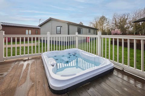 Crystal Lodge, Amotherby - Host & Stay