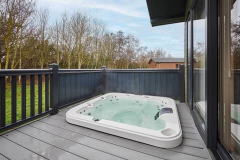Malton Pines Lodge, Amotherby- Host & Stay 
