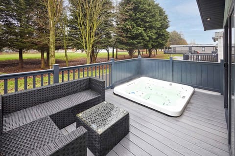 Blossom Lodge, Pocklington - Host & Stay