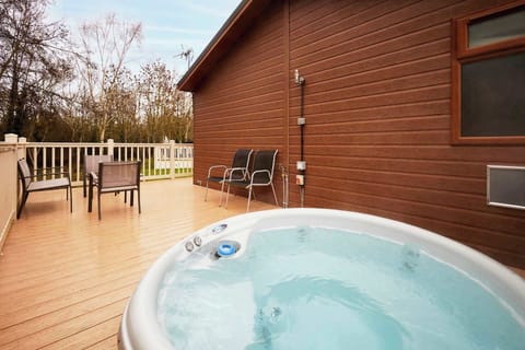 Deneb Lodge, Amotherby - Host & Stay