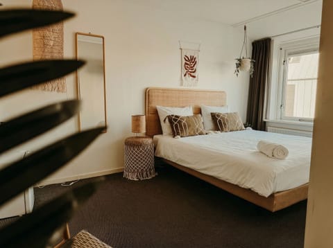 Sleep and relax in this kingsized bed after a day at Zeeland.