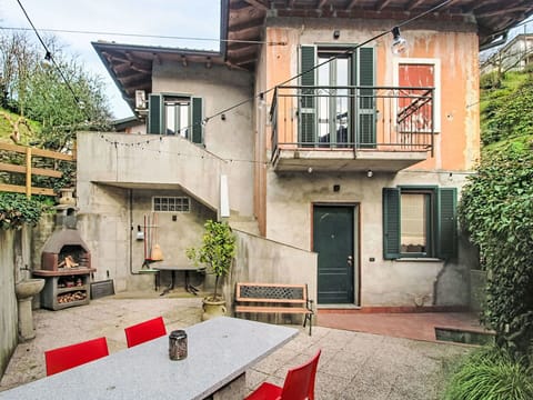 Flowerpot, Outdoor Furniture, Chair, Houseplant, Apartment, Outdoor Table, Garden, Courtyard, Yard