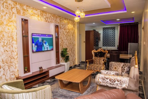 Suite, 2 Bedrooms | Living area