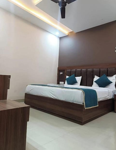Deluxe Double Room | Free WiFi