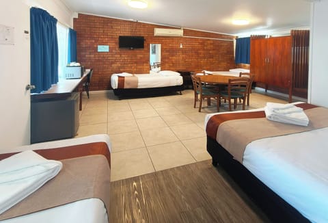 Large Family Unit | Premium bedding, Select Comfort beds, desk, laptop workspace