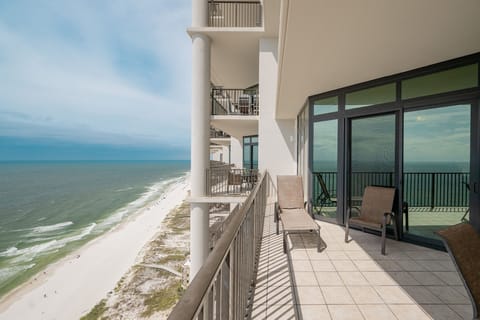 Condo, 3 Bedrooms | Property grounds