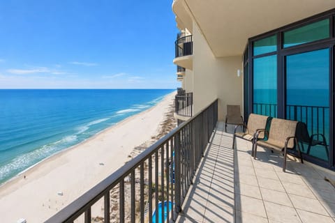 Condo, 3 Bedrooms | Property grounds
