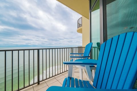 Condo, 3 Bedrooms | Property grounds