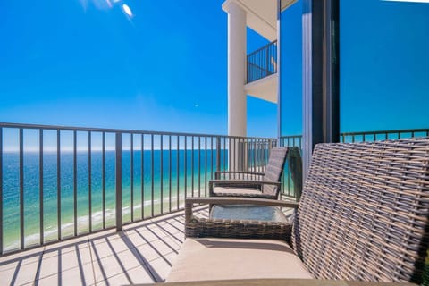 Condo, 3 Bedrooms | Property grounds