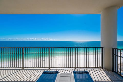 Condo, 4 Bedrooms | Property grounds