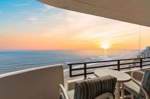 Condo, Multiple Beds (Horizons 1502) | Property grounds