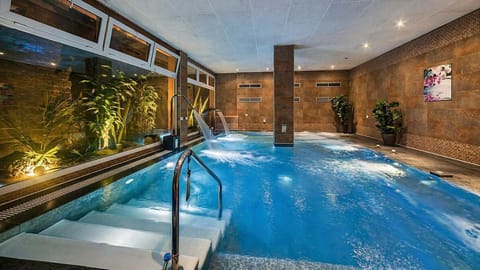 Turkish bath, body treatments, aromatherapy, hot stone massages