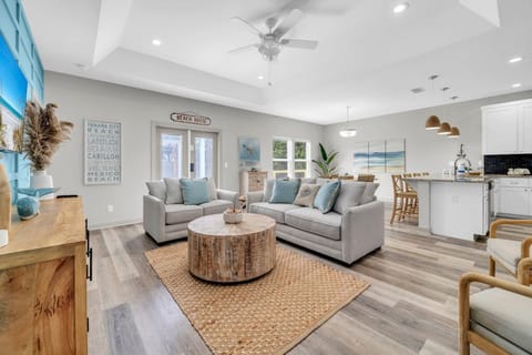 House, Multiple Beds (Sandy Shores) | Living area