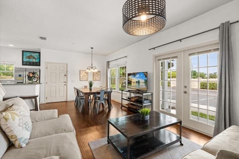8984SilverPlace(3)