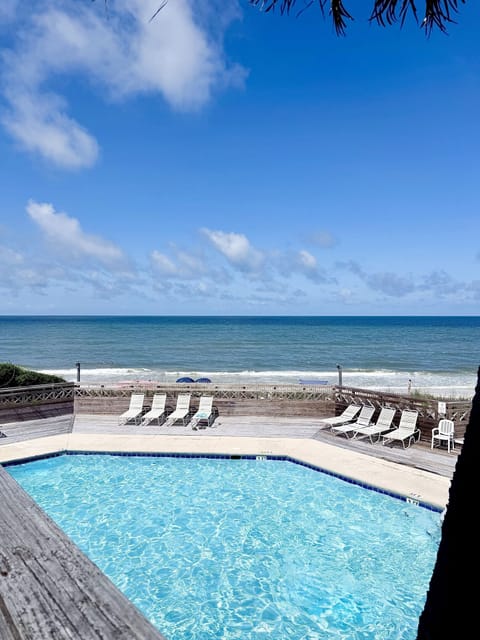 Gufl Pool during the Day Time