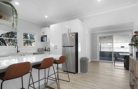 Regal House | Modern Family Retreat, Pets Allowed