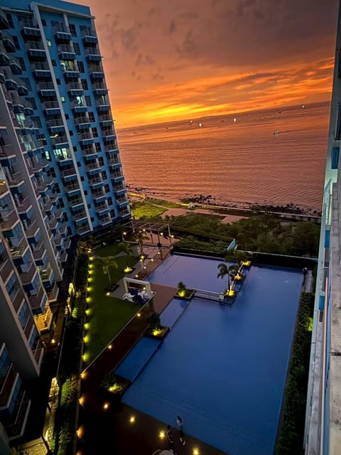 Deluxe Apartment, Bay View | Pool | 3 outdoor pools, open 8:00 AM to 8:00 PM, pool umbrellas, sun loungers