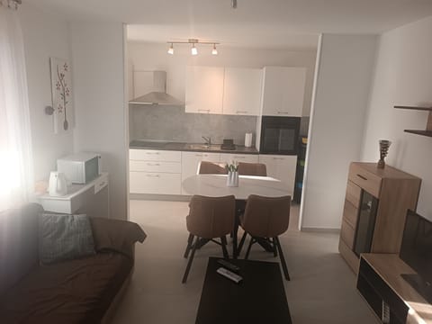 Apartment | Private kitchen | Coffee/tea maker, electric kettle, toaster, freezer