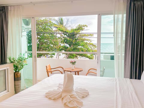 Deluxe Room | Desk, free WiFi, bed sheets