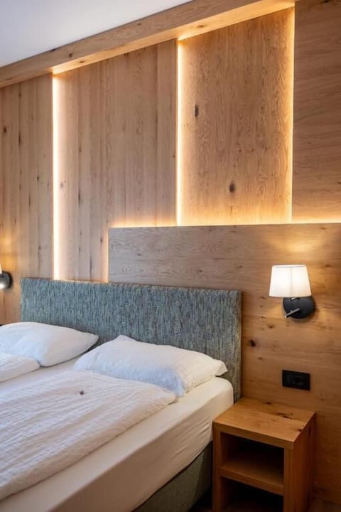 Deluxe Double Room, Hill View