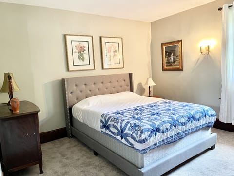 Victorian Room, 2 Queen Beds | Individually decorated, individually furnished, free WiFi, bed sheets